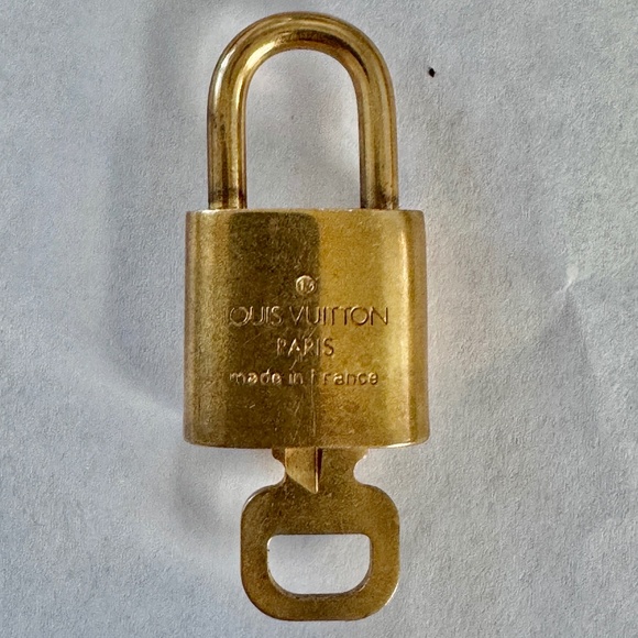 Louis Vuitton Lock & Key #305 - Picture 2 of 4